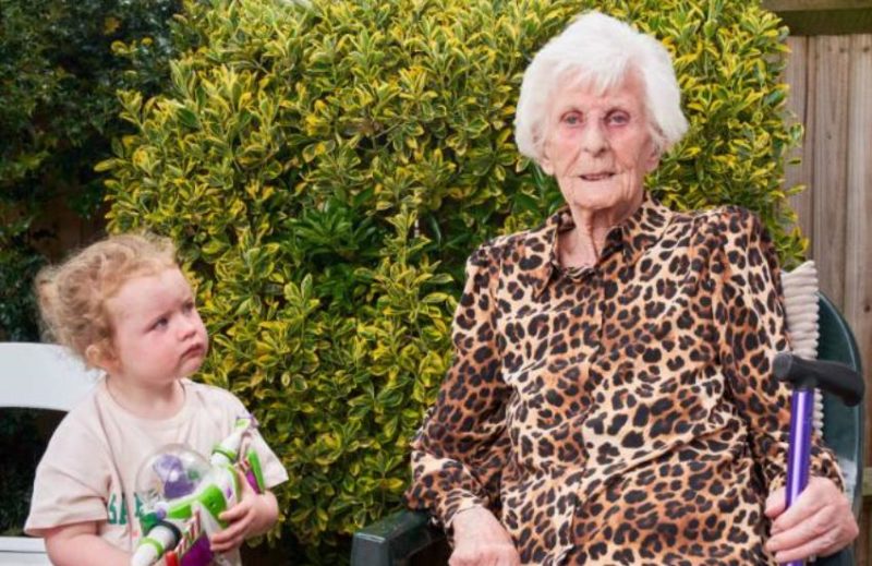 8 enfants, 92 petits-enfants: Comment vit l'arrière-arrière-arrière-grand-mère, qui a récemment célébré son 100e anniversaire